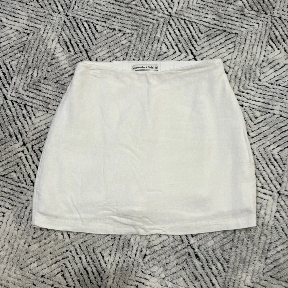 Abercrombie & Fitch Scarlett Linen-Blend Mini Skort - Picture 3 of 5